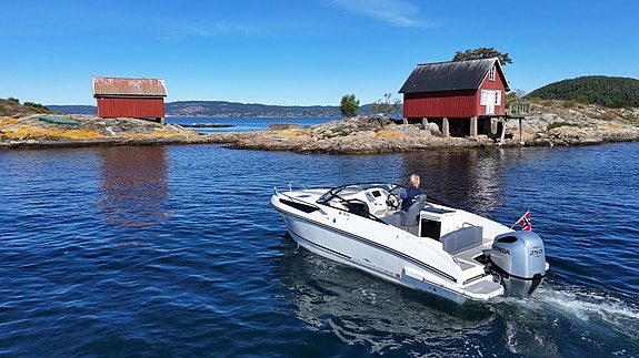 Èn eiers Oceanmaster 680 DC m/ 250 hk Honda. Stor solseng foran. Leveringsklar! 10 of 30