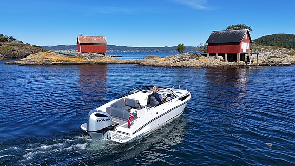 Èn eiers Oceanmaster 680 DC m/ 250 hk Honda. Stor solseng foran. Leveringsklar! 14 of 30