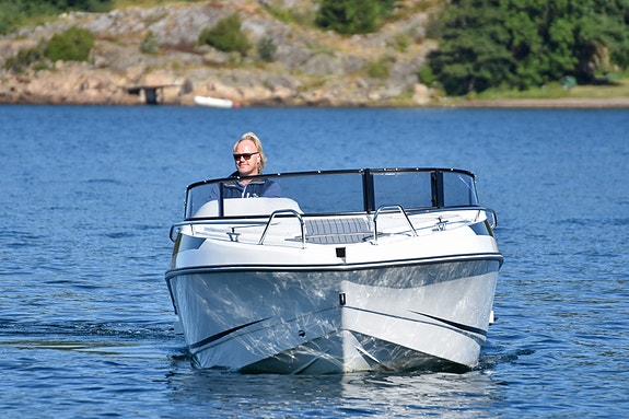 Èn eiers Oceanmaster 680 DC m/ 250 hk Honda. Stor solseng foran. Leveringsklar! 7 of 30
