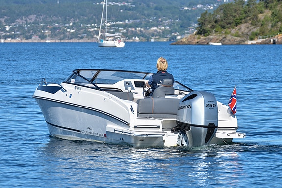 Èn eiers Oceanmaster 680 DC m/ 250 hk Honda. Stor solseng foran. Leveringsklar! 4 of 30