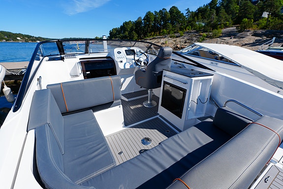 Èn eiers Oceanmaster 680 DC m/ 250 hk Honda. Stor solseng foran. Leveringsklar! 25 of 30