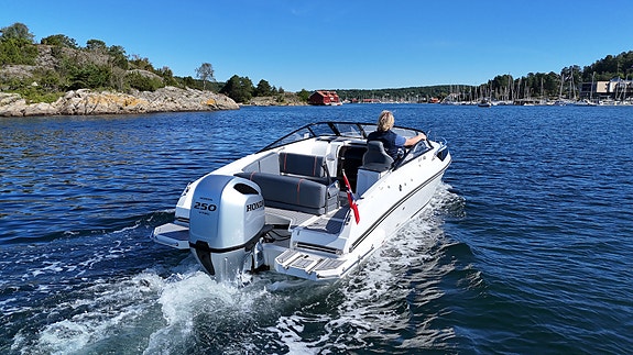 Èn eiers Oceanmaster 680 DC m/ 250 hk Honda. Stor solseng foran. Leveringsklar! 18 of 30