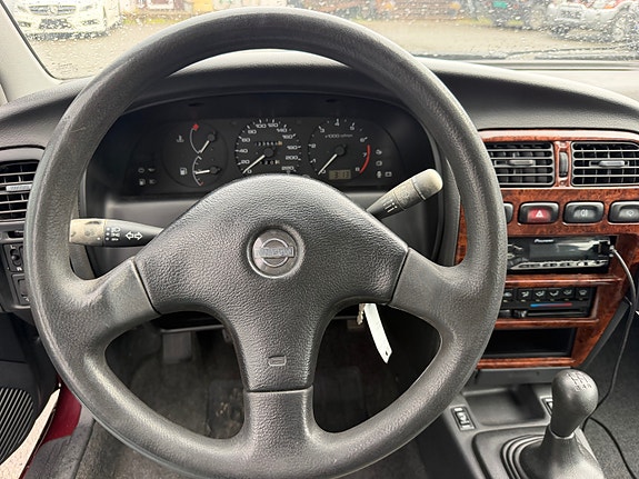 Nissan Primera 27 of 30