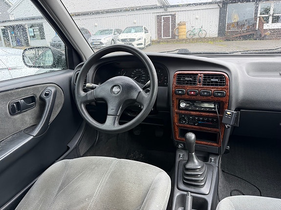 Nissan Primera 28 of 30