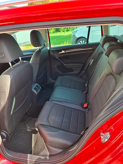 Volkswagen Golf VII 6 of 9
