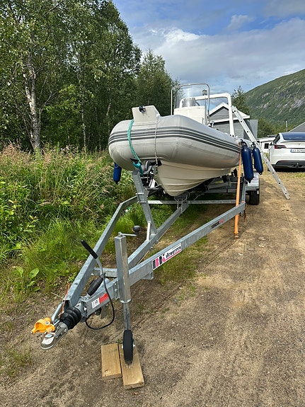Pen og velholdt 19 fots RIB med Mercury 50 hk og BK båthenger 2 of 5