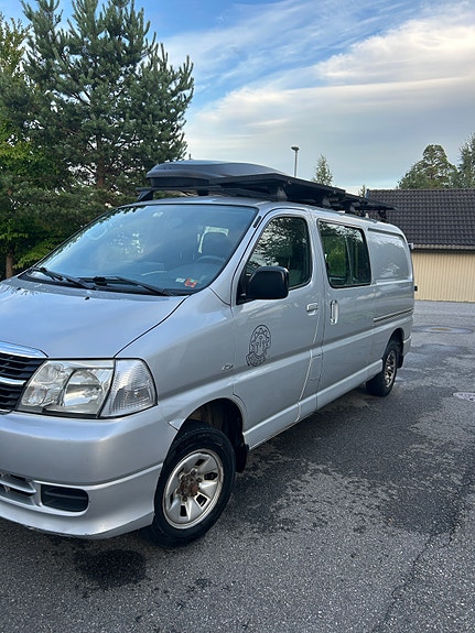 Toyota HiAce 2 of 5