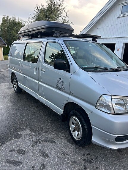 Toyota HiAce 3 of 5