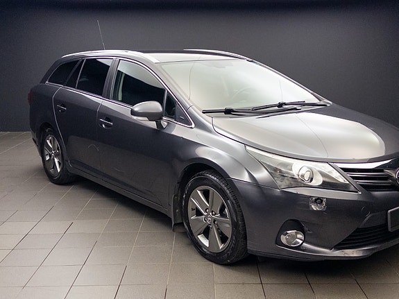 Toyota Avensis 3 of 5