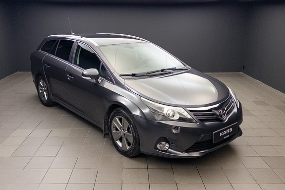 Toyota Avensis 2 of 5