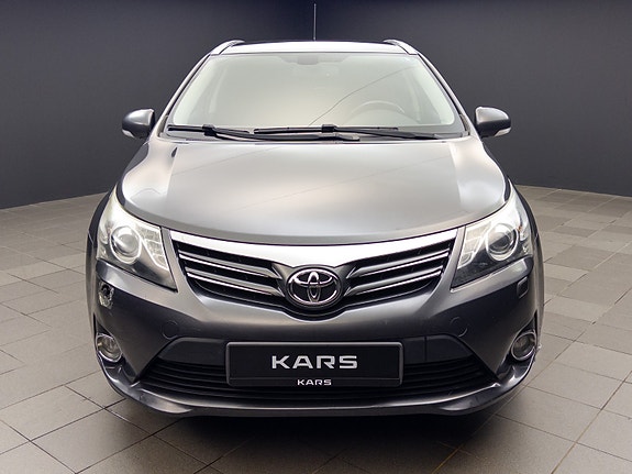 Toyota Avensis 4 of 5
