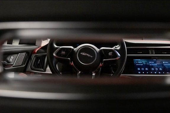 Jaguar I-PACE 25 of 30