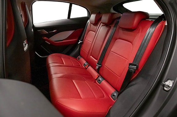 Jaguar I-PACE 13 of 30