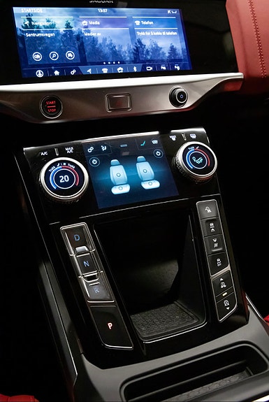 Jaguar I-PACE 17 of 30
