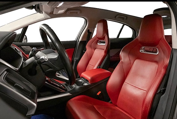 Jaguar I-PACE 12 of 30