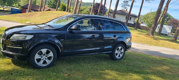 Audi Q7 2 of 5