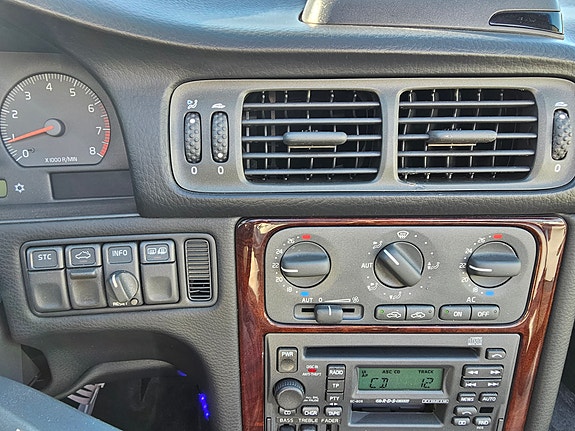 Volvo C70 13 of 30