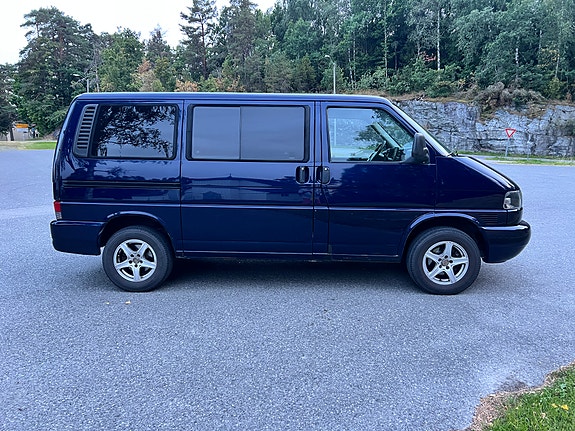 Volkswagen Caravelle 3 of 5