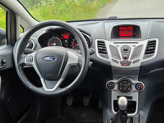 Ford Fiesta 4 of 5
