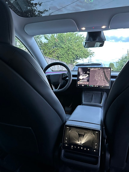 Tesla Model Y 9 of 11