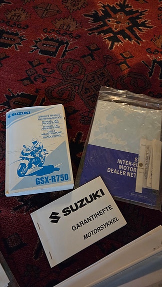 Suzuki GSX-R 750 3 of 5