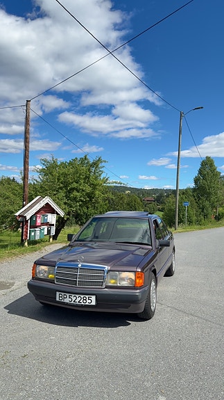 Mercedes-Benz 190 E 2 of 27