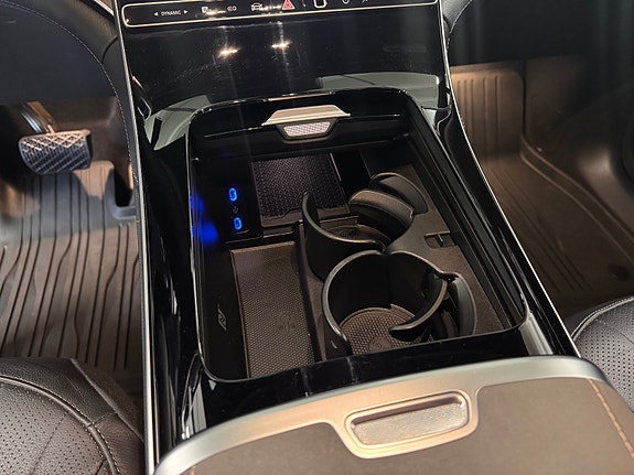 Mercedes-Benz EQS450 17 of 30