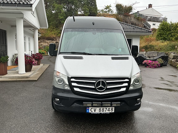 Mercedes-Benz 2 of 30