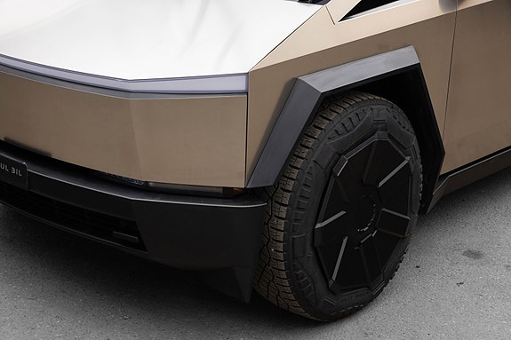 Tesla Cybertruck 14 of 30