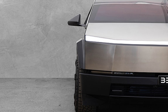 Tesla Cybertruck 17 of 30