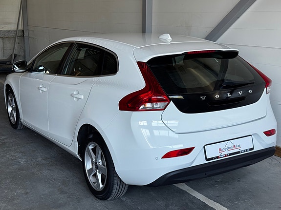 Volvo V40 10 of 30