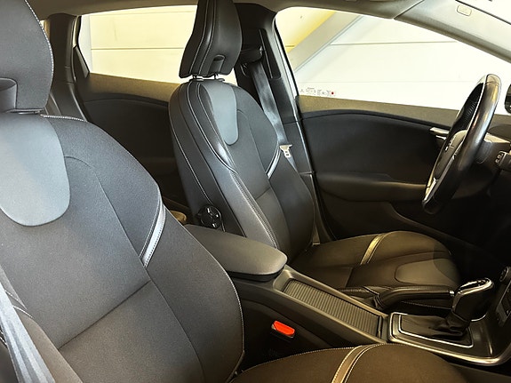 Volvo V40 17 of 30