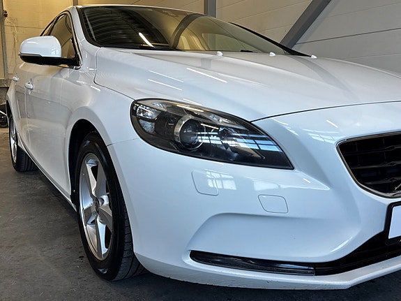 Volvo V40 3 of 30