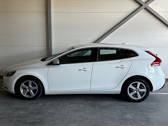 Volvo V40 8 of 30