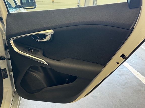 Volvo V40 25 of 30