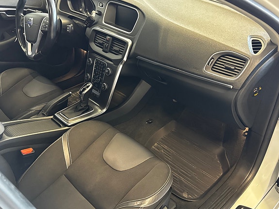 Volvo V40 20 of 30