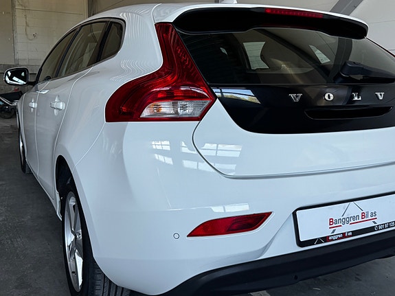 Volvo V40 11 of 30