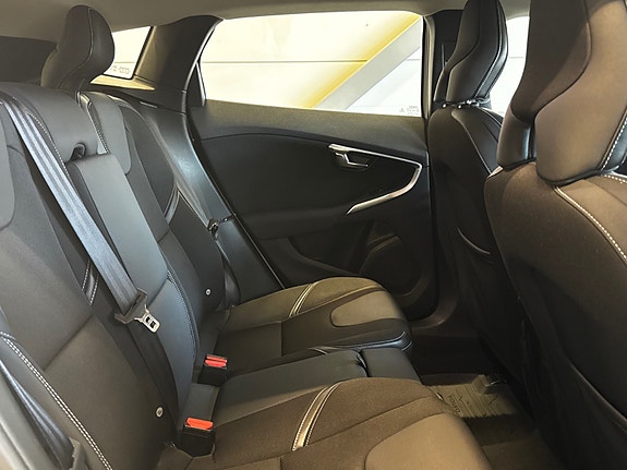 Volvo V40 23 of 30