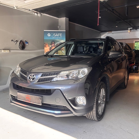 Toyota RAV4 2 of 5
