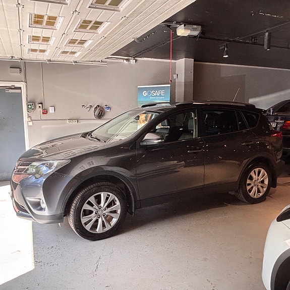 Toyota RAV4 5 of 5