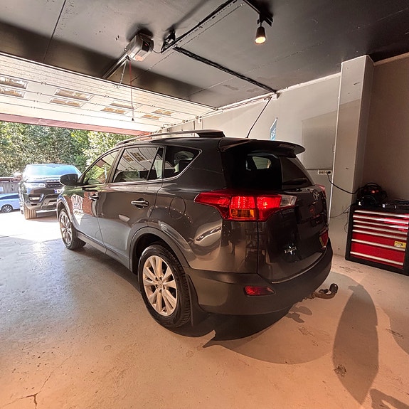 Toyota RAV4 4 of 5