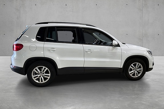 Volkswagen Tiguan 2 of 5