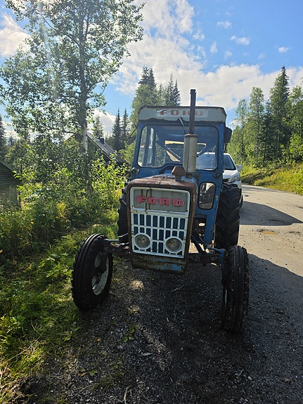 Ford 3000 2 of 5