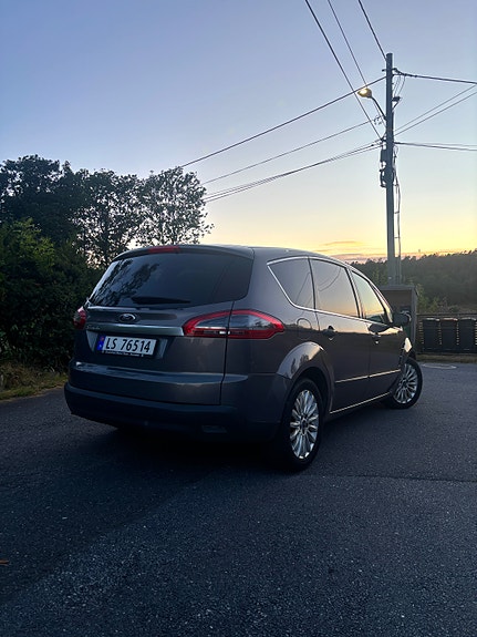 Ford S-MAX 3 of 5