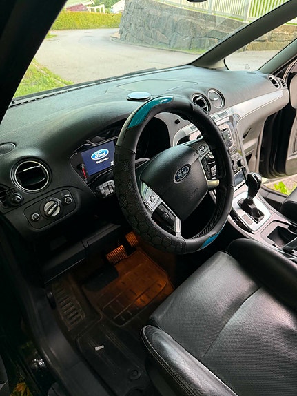 Ford S-MAX 8 of 8