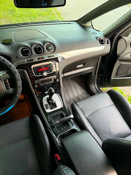 Ford S-MAX 2 of 5
