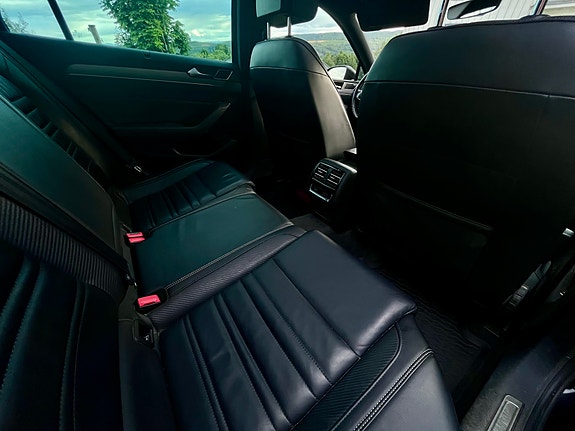 Volkswagen Passat 11 of 26