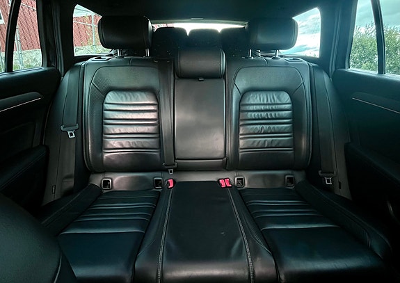 Volkswagen Passat 10 of 26
