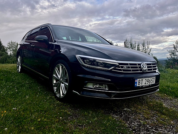 Volkswagen Passat 2 of 26