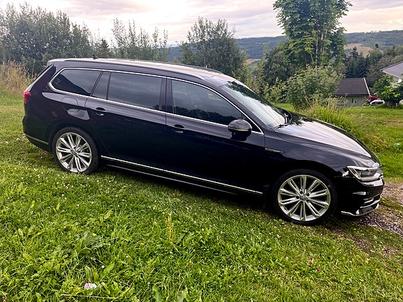 Volkswagen Passat 3 of 26
